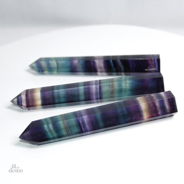 Obélisque en fluorite, cristal de protection et équilibre