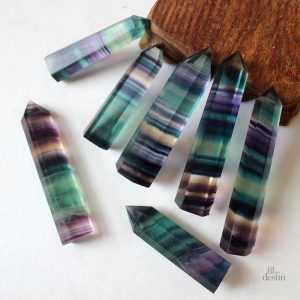 Fluorite polie en obélisque, décoration et bien-être