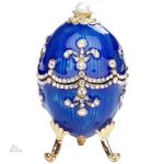 Oeuf Fabergé décoratif bleu, symbole de chance et d'élégance