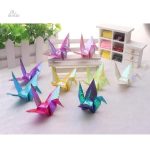 Grue origami traditionnelle, porte-bonheur japonais en papier