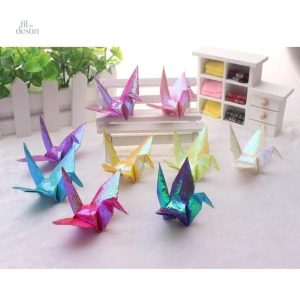 Grue origami traditionnelle, porte-bonheur japonais en papier