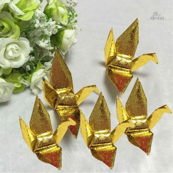 Grue en origami, symbole de paix et de chance au Japon