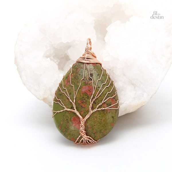 Pendentif arbre de vie dans une belle larme de cristal