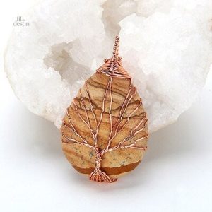 Pendentif en larme de cristal décoré d'un arbre de vie