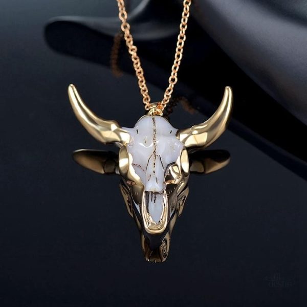 Accessoire spirituel, pendentif crâne de taureau élégant