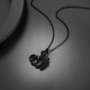 Pendentif avec le nom d'Allah, stylé et significatif