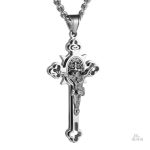 Pendentif en forme de crucifix, symbole de protection