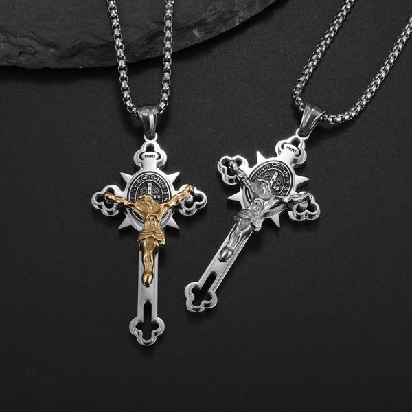 Pendentif porte-bonheur au design cruciforme