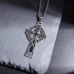 Pendentif en croix celtique, symbole de chance