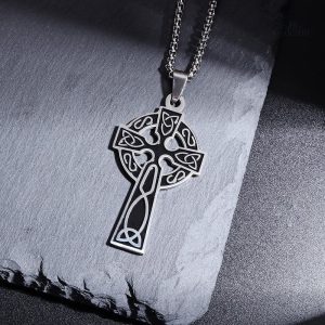 Pendentif en croix celtique, symbole de chance