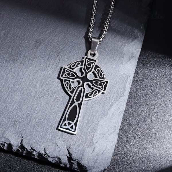 Pendentif en croix celtique, symbole de chance