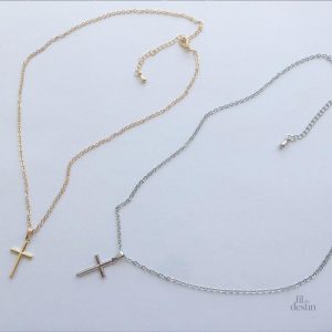 Accessoire spirituel : pendentif croix latine
