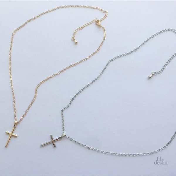 Accessoire spirituel : pendentif croix latine
