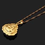 Pendentif représentant Budai, symbole de chance et prospérité