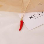 Charmant pendentif cornicello rouge pour attirer la chance
