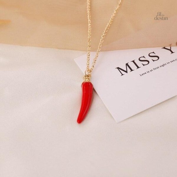 Charmant pendentif cornicello rouge pour attirer la chance