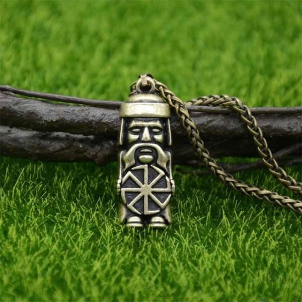 Pendentif porte-bonheur en hommage au Domovoi