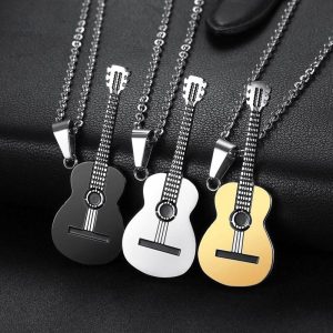 Bijou en forme de guitare gitane, un charme unique