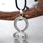 Pendentif porte-bonheur, design croix original