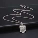 Pendentif en hommage aux valeurs du Shema Israël