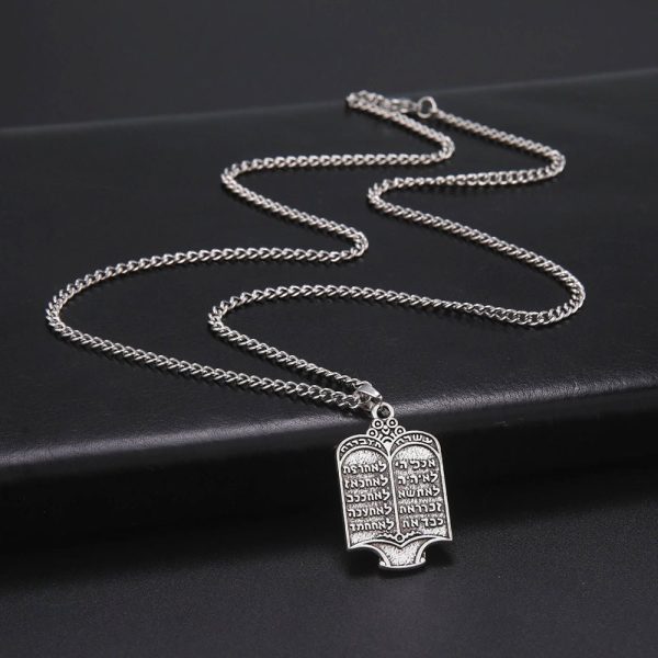 Pendentif en hommage aux valeurs du Shema Israël