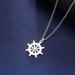 Pendentif porte-bonheur Dharma avec design symbolique