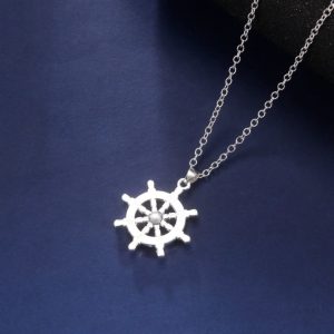 Pendentif porte-bonheur Dharma avec design symbolique