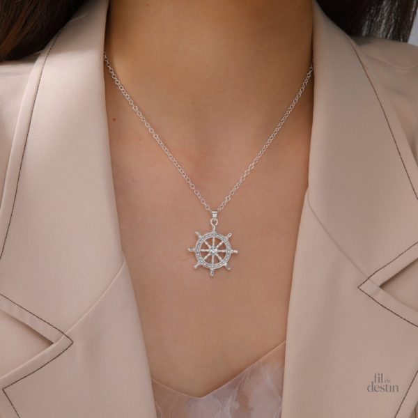 Roue du Dharma en pendentif, symbole de sagesse et équilibre