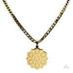 Pendentif swastika en tant que porte-bonheur traditionnel