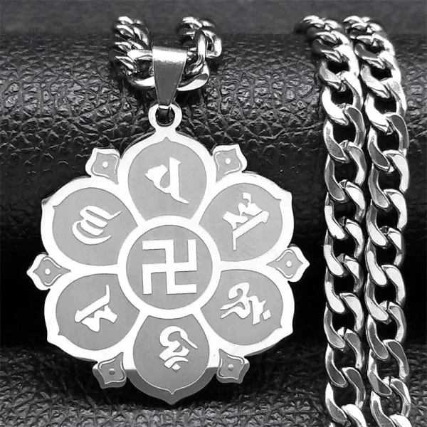 Bijou en forme de swastika, symbole de chance et protection