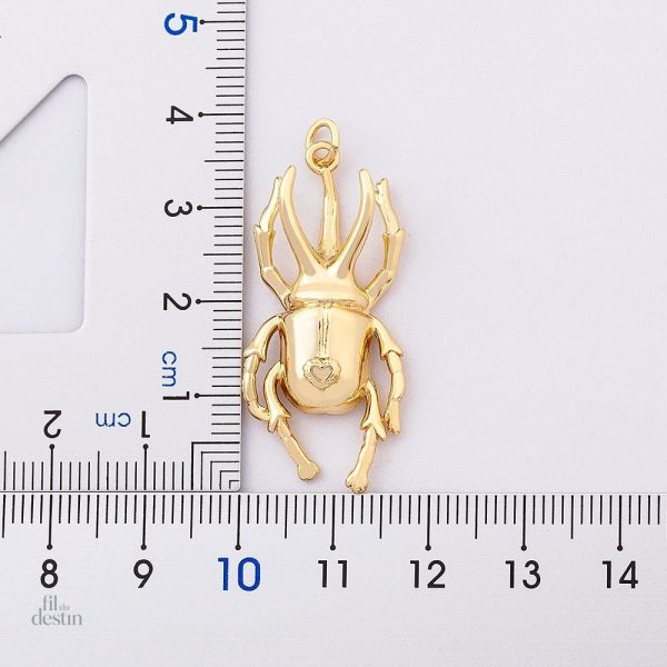 Bijou scarabée symbolisant chance et protection