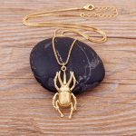 Scarabée en pendentif, accessoire chic et tendance