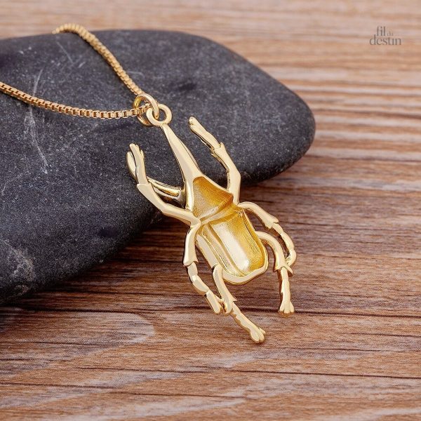 Pendentif unique en scarabée, design artistique