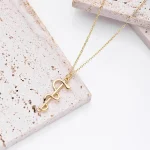 Pendentif symbolique du bâton d'Asclépios pour chance