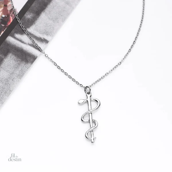 Bijou porte-bonheur avec motif d'Asclépios en pendentif