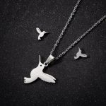 Bijou colibri minimaliste, parfait pour un look raffiné