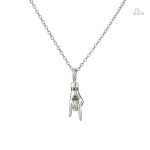 Pendentif mano cornuto symbolisant protection et chance