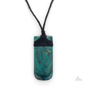 Pendentif maori Toki, symbole de force et de protection