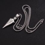 Pendentif flèche stylisée, amulette porte-bonheur en métal