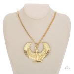 Pendentif Isis orné d'ailes symboliques et porte-bonheur