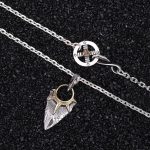 Pointe de flèche en pendentif, design artisanal