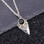 Bijou porte-bonheur, pendentif inspiré des flèches