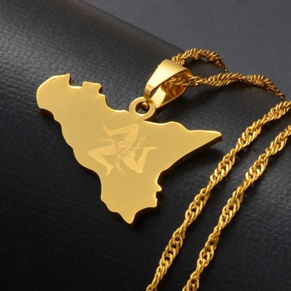 Pendentif sicilien inspire de la culture régionale