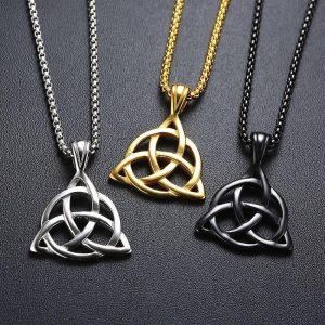 Pendentif triquetra avec design celtique distinctif