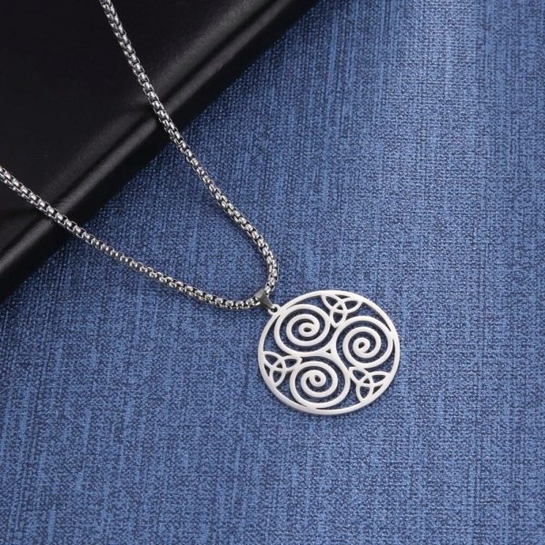 Pendentif en forme de triskel, amulette protectrice
