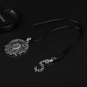 Pendentif en entrelacs, représentant l'arbre de vie viking
