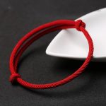 Bracelet bouddhiste rouge, symbole de protection