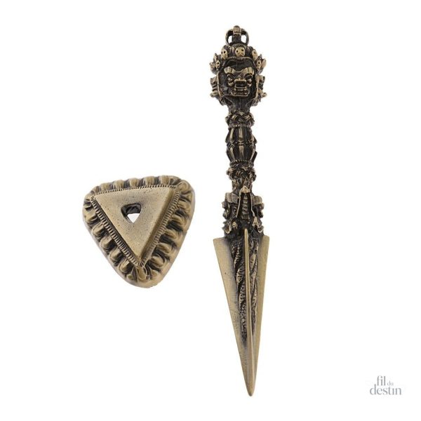 Phurba rituel, symbole de protection et d'équilibre