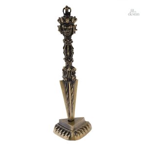 Porte-bonheur tibétain, art spirituel en forme de phurba