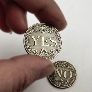 Pièce "oui-non" avec symbole classique, accessoire mystique
